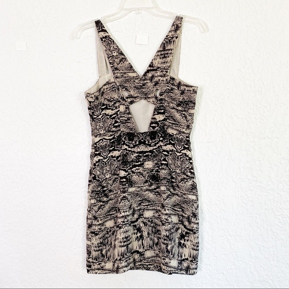 Urban Outfitters Mini Dress Animal print reptile Size 2 cut out back tan black - Picture 4 of 8